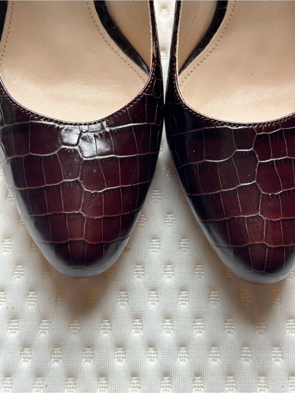 Prada Burgundy Croc Embossed Leather Pumps Heels Italy 37.5 US 7.5 Vintage